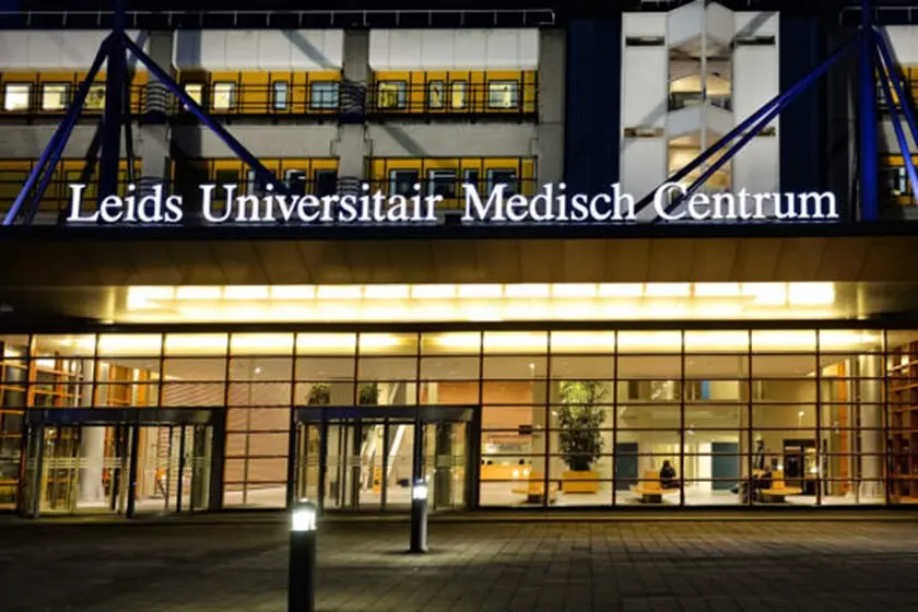 The illuminated entrance of Leids Universitair Medisch Centrum in the evening.