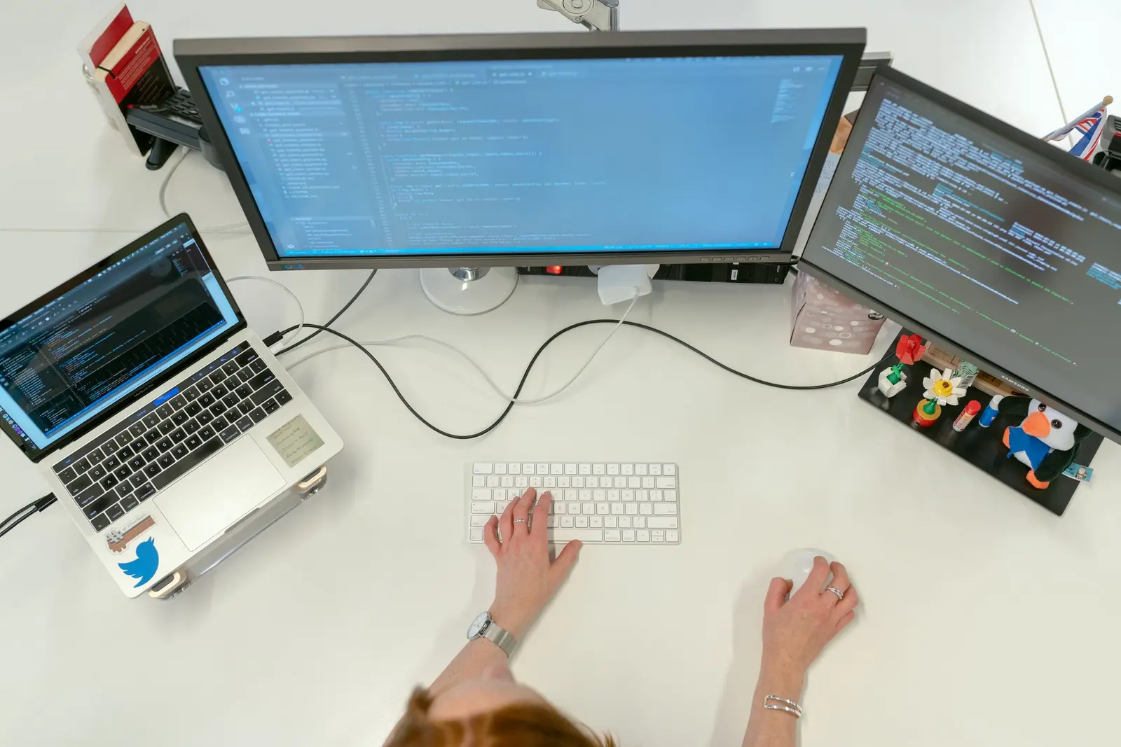 Abstract datavisualisatie-beeld in de merkstijl van Data Science Lab